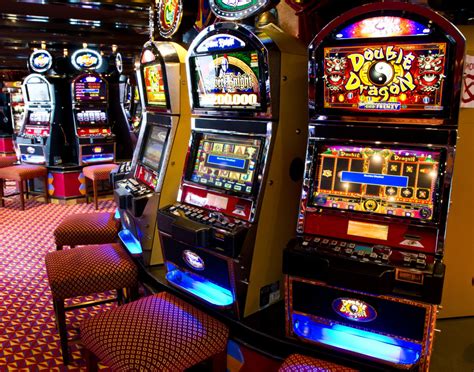 SLOT MACHINE .